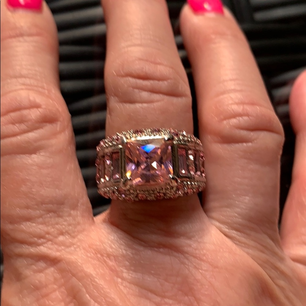 New 7.25 Women’s Pink Cocktail Ring stunning